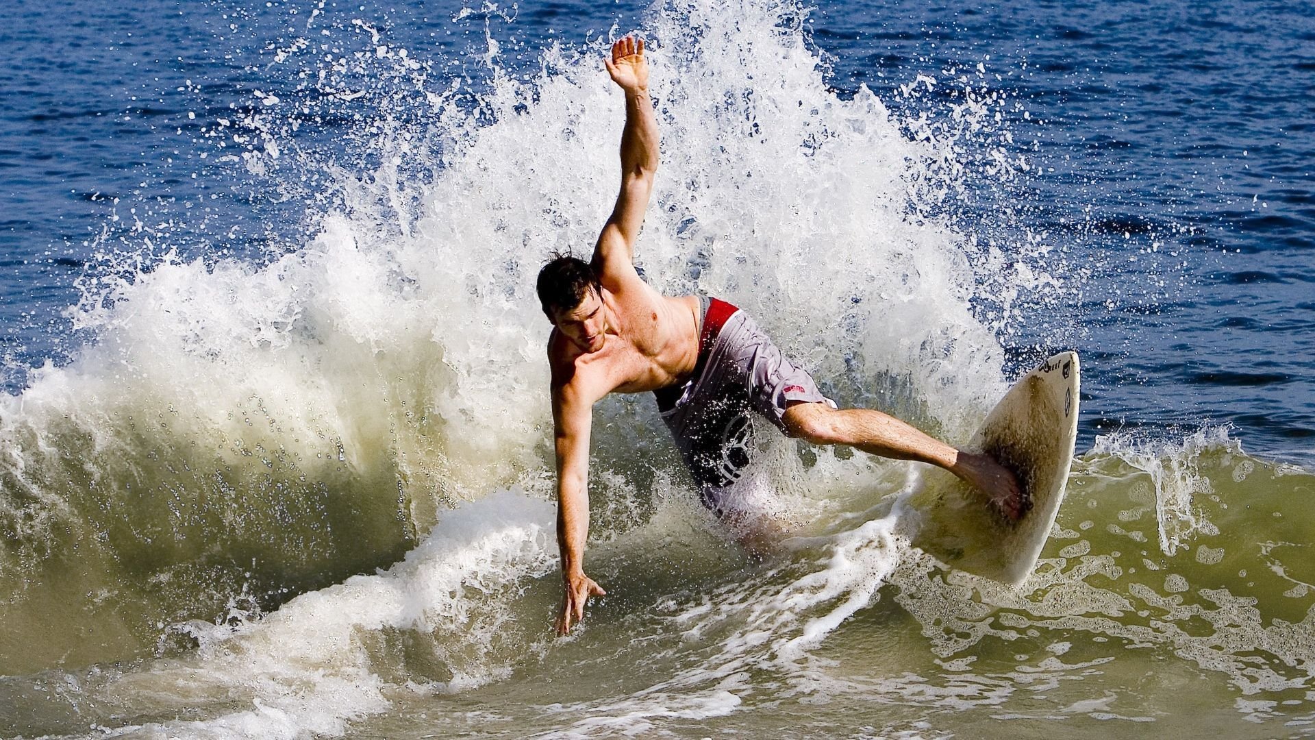 体育焦点报道独家视角,体育新闻电台