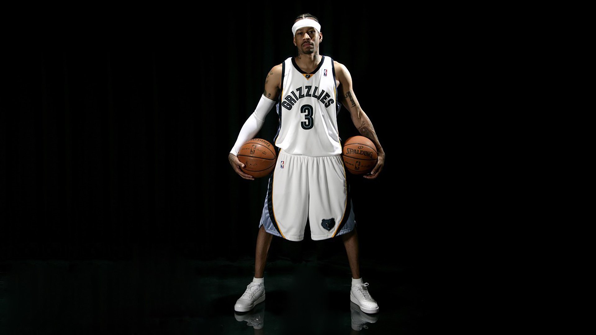 “高新体育中心网球赛：选手拼尽全力，赛场气氛爆棚”